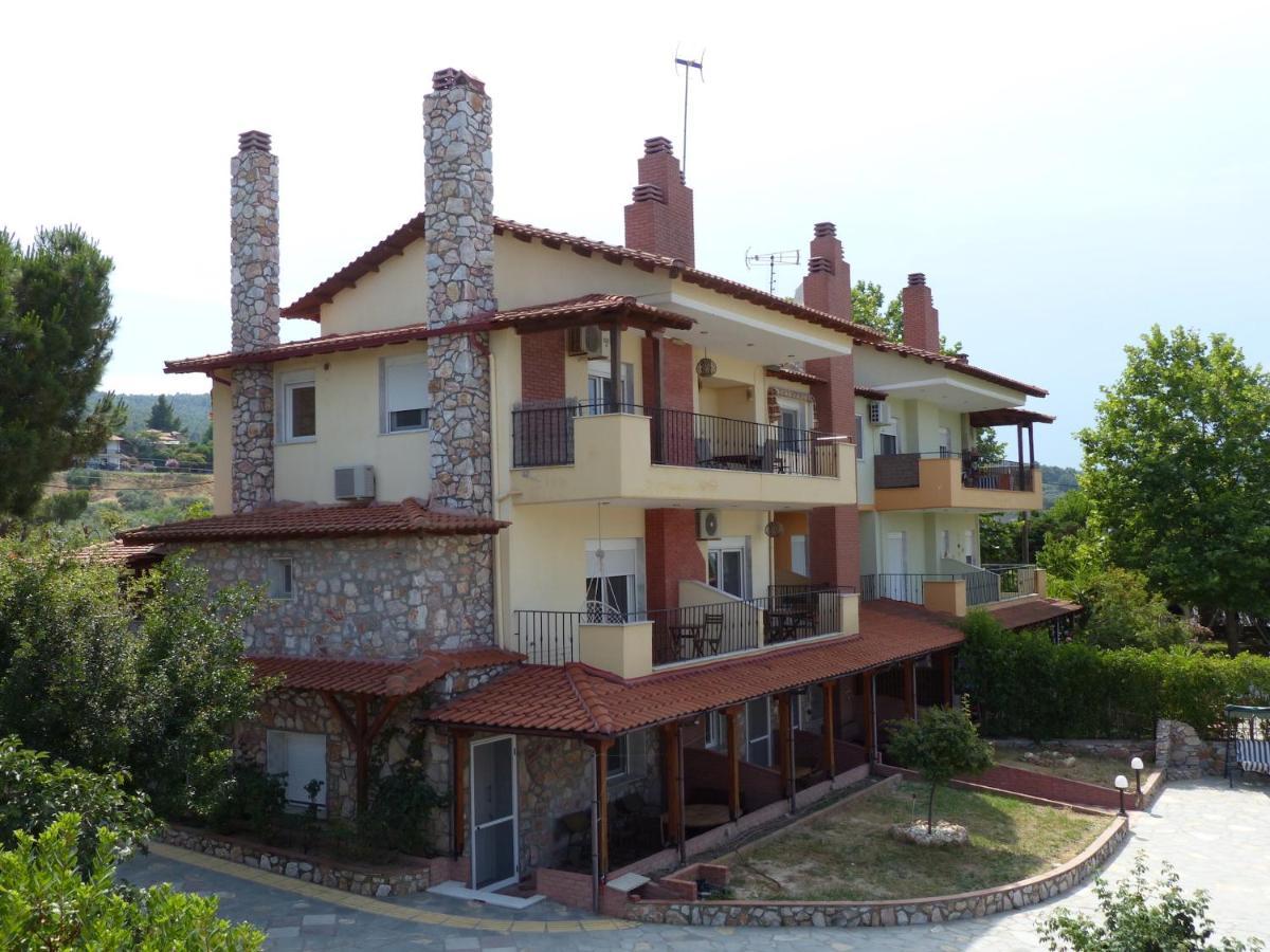 Makis Nest Apart-Hotel Вурвуру Екстериор снимка