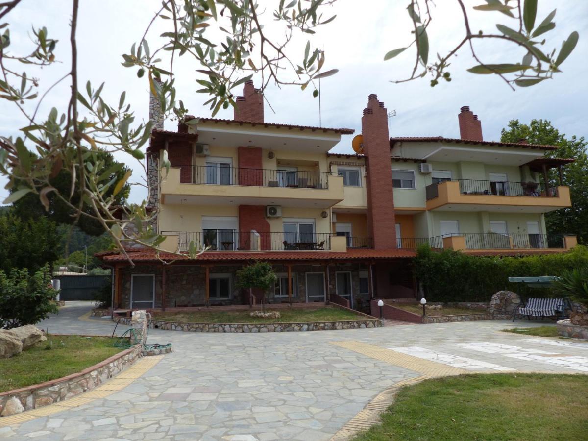 Makis Nest Apart-Hotel Вурвуру Екстериор снимка