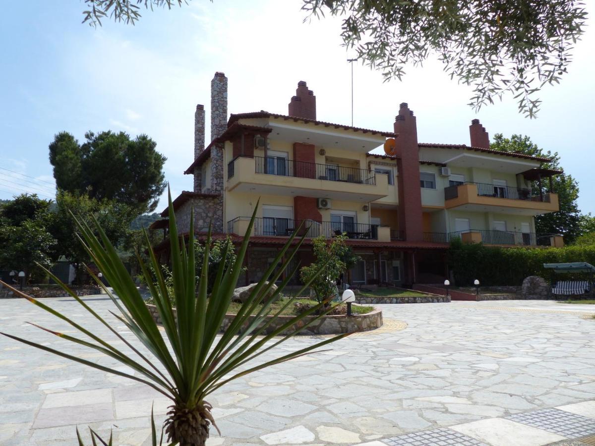 Makis Nest Apart-Hotel Вурвуру Екстериор снимка