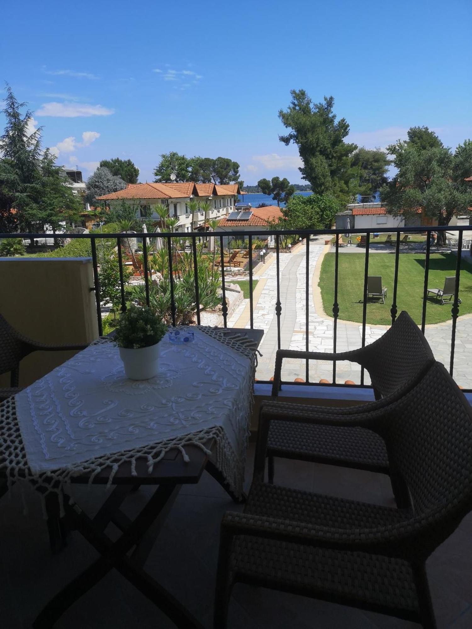 Makis Nest Apart-Hotel Вурвуру Екстериор снимка