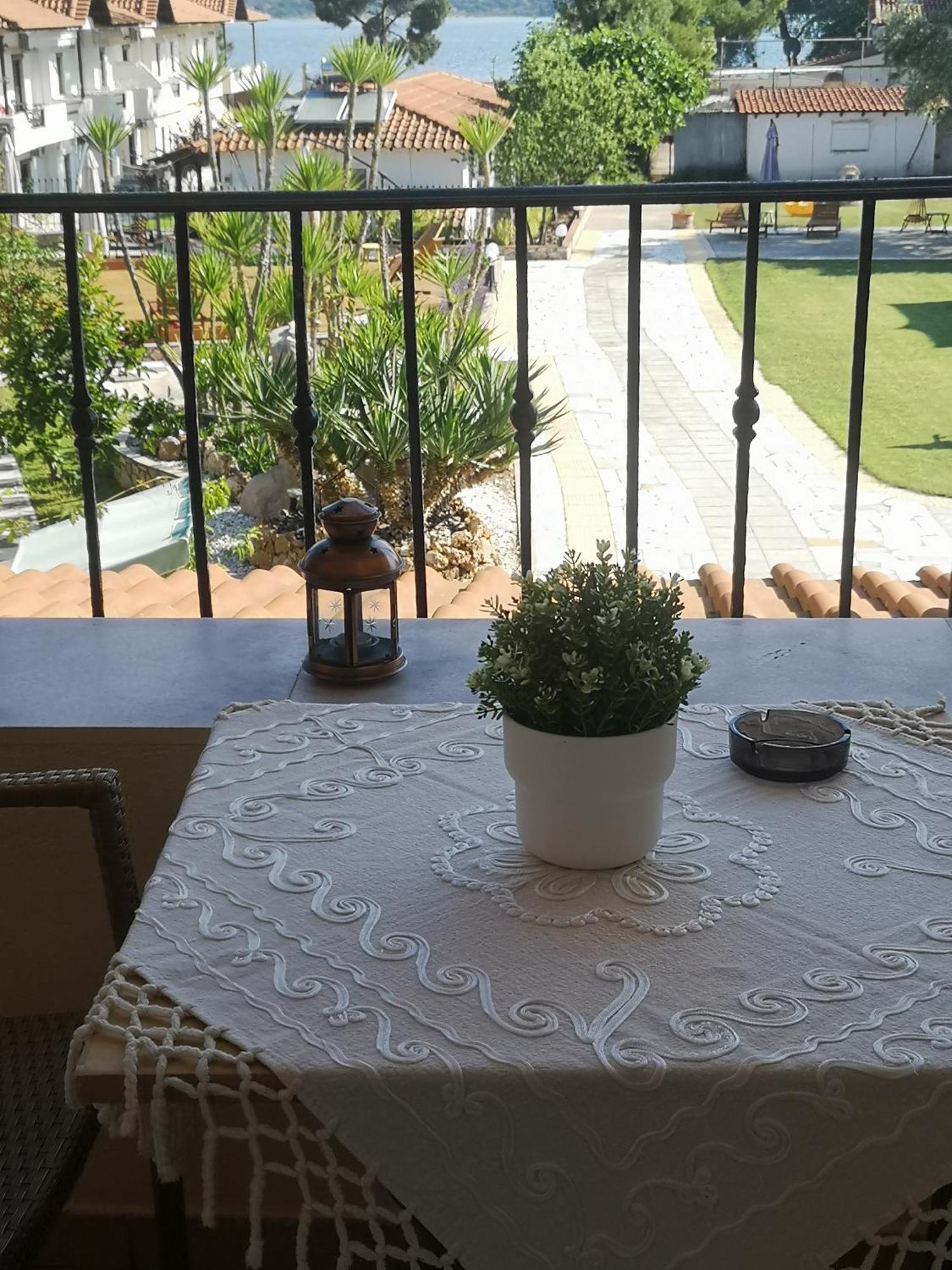 Makis Nest Apart-Hotel Вурвуру Екстериор снимка
