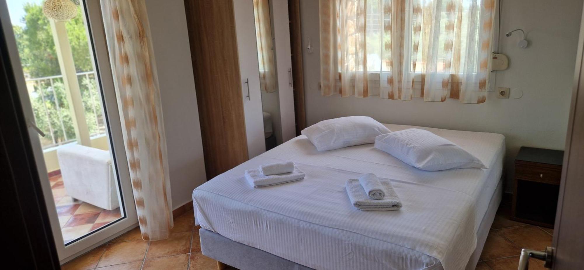 Makis Nest Apart-Hotel Вурвуру Екстериор снимка